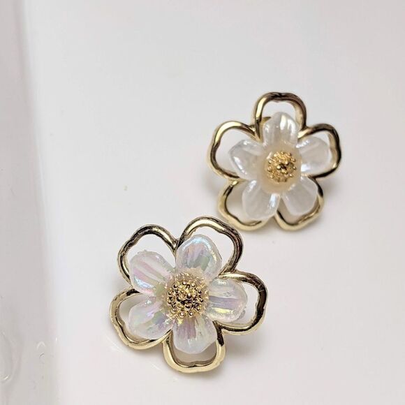 Pearlescent Flower Stud Earrings - Picture 3 of 10